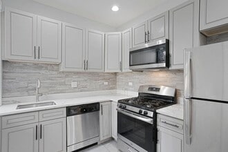 6105 N Winthrop Ave, Unit 3 in Chicago, IL - Building Photo - Building Photo