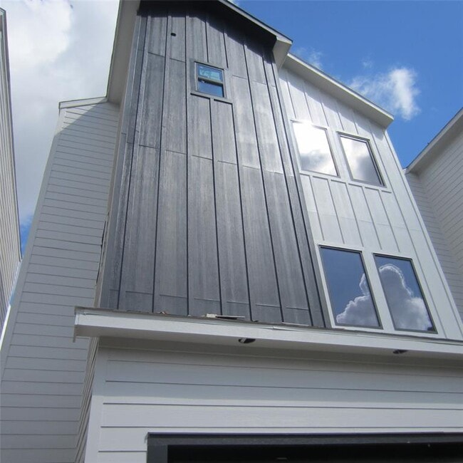 property at 2419 Rosewood St