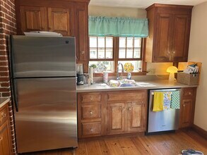 33 Woodland St in Newburyport, MA - Building Photo - Building Photo