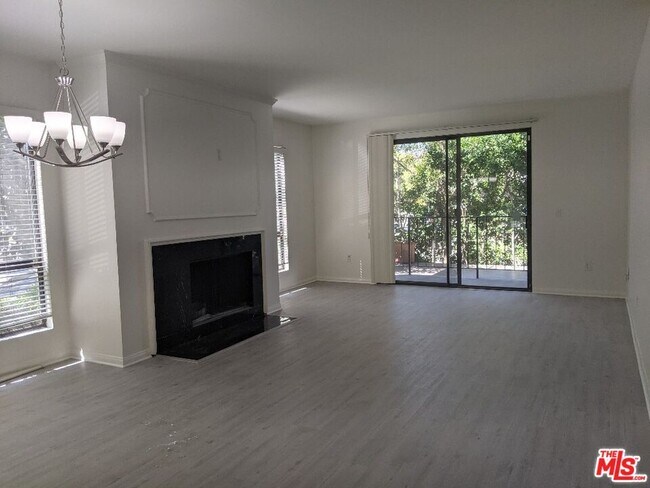 9191 Charleville Blvd-Unit -101 in Beverly Hills, CA - Building Photo - Building Photo