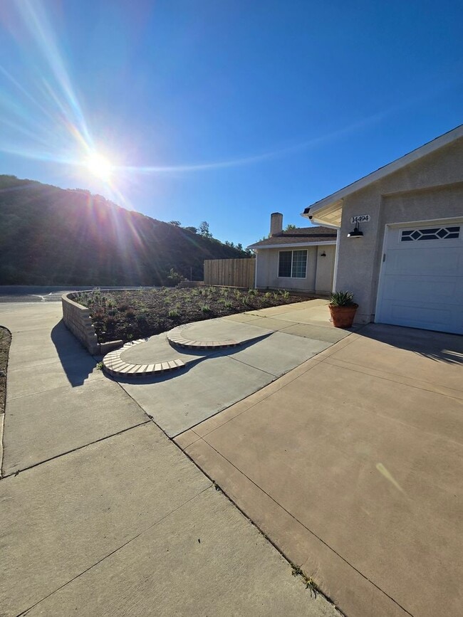 14494 Cambridge St in Moorpark, CA - Building Photo - Building Photo