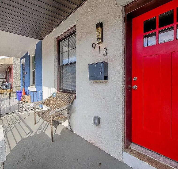 913 S Yewdall St in Philadelphia, PA - Building Photo