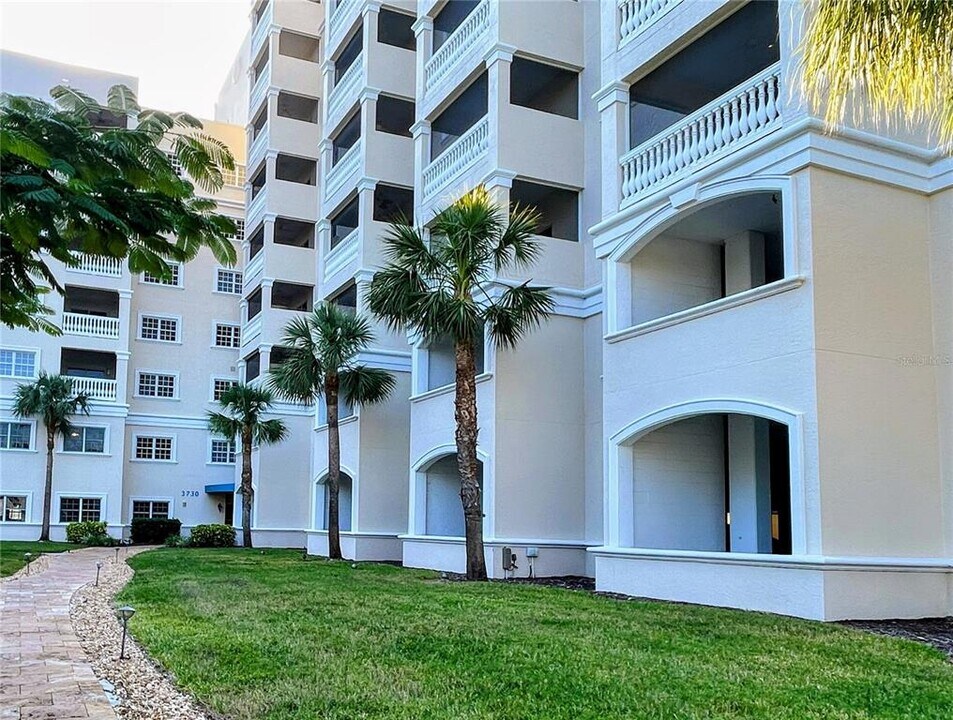 3730 Cadbury Cir in Venice, FL - Building Photo