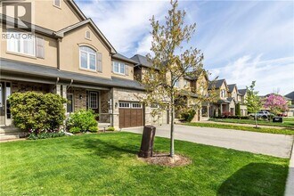93 Sexton Cres in Hamilton, ON - Building Photo - Building Photo