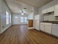 401 Main St, Unit 1 in Brownwood, TX - Building Photo - Building Photo