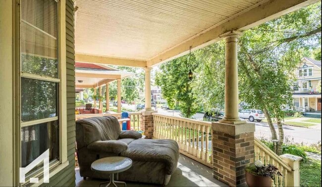 1049 Spaight St, Unit Apartment 3 in Madison, WI - Foto de edificio - Building Photo