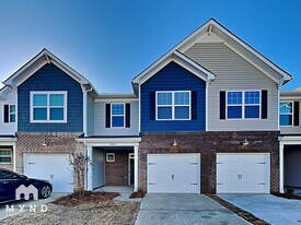 13049 Cottage Crst Ln in Charlotte, NC - Building Photo