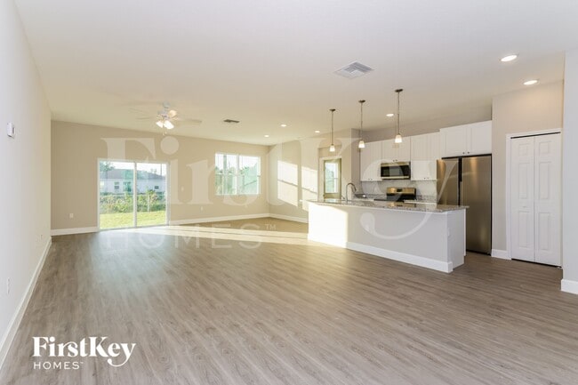 3190 Halsey Ave SE in Palm Bay, FL - Building Photo - Building Photo