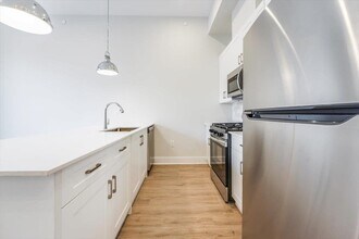 667-665 Grand St in Jersey City, NJ - Building Photo - Building Photo