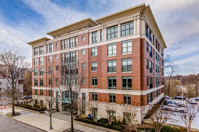 Dumbarton Place in Washington, DC - Foto de edificio - Building Photo
