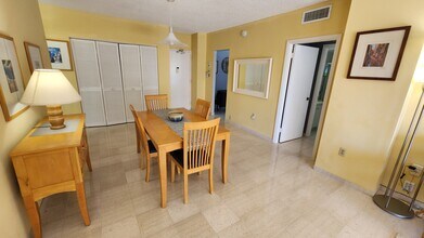 1980 S Ocean Dr, Unit 10A in Hallandale Beach, FL - Building Photo - Building Photo