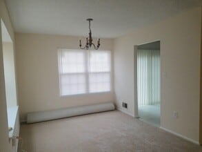 30 Albury Way in North Brunswick, NJ - Building Photo - Building Photo