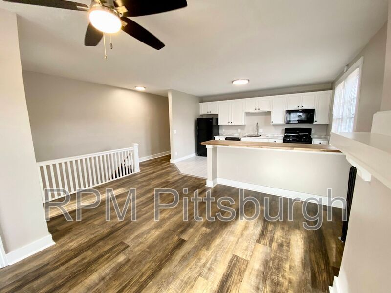 5737 Phillips Ave in Pittsburgh, PA - Building Photo