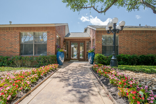 Amberly Village Townhomes in Garland, TX - Building Photo - Building Photo