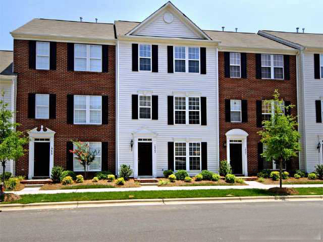 10443 Alexander Martin Ave in Charlotte, NC - Foto de edificio