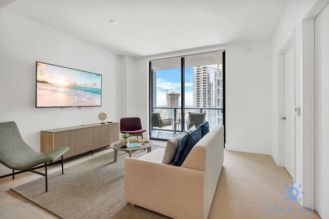601 NE 1st Ave in Miami, FL - Building Photo - Building Photo