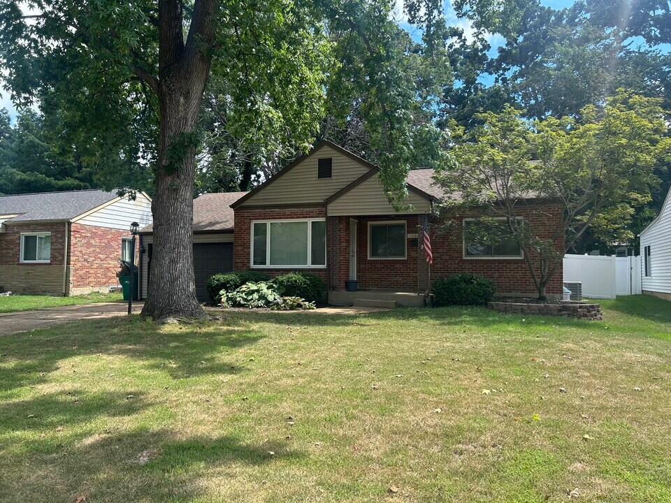 1122 Selma Ave in Webster Groves, MO - Building Photo