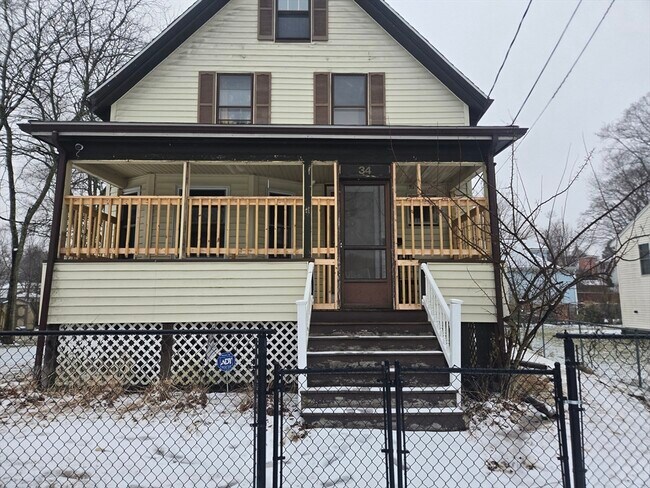 34 Marion Ave-Unit -1 in Brockton, MA - Foto de edificio - Building Photo