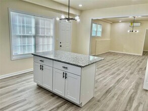 4001 Oak Field Dr in Loganville, GA - Foto de edificio - Building Photo