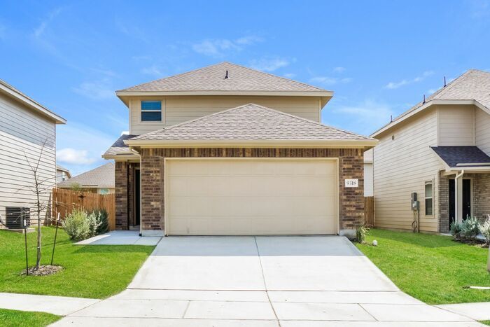 9318 Green Flora Ct in San Antonio, TX - Building Photo