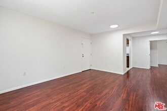 15939 Victory Blvd in Los Angeles, CA - Building Photo - Building Photo