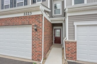 2223 Ryegrass Ln in Bolingbrook, IL - Building Photo - Building Photo