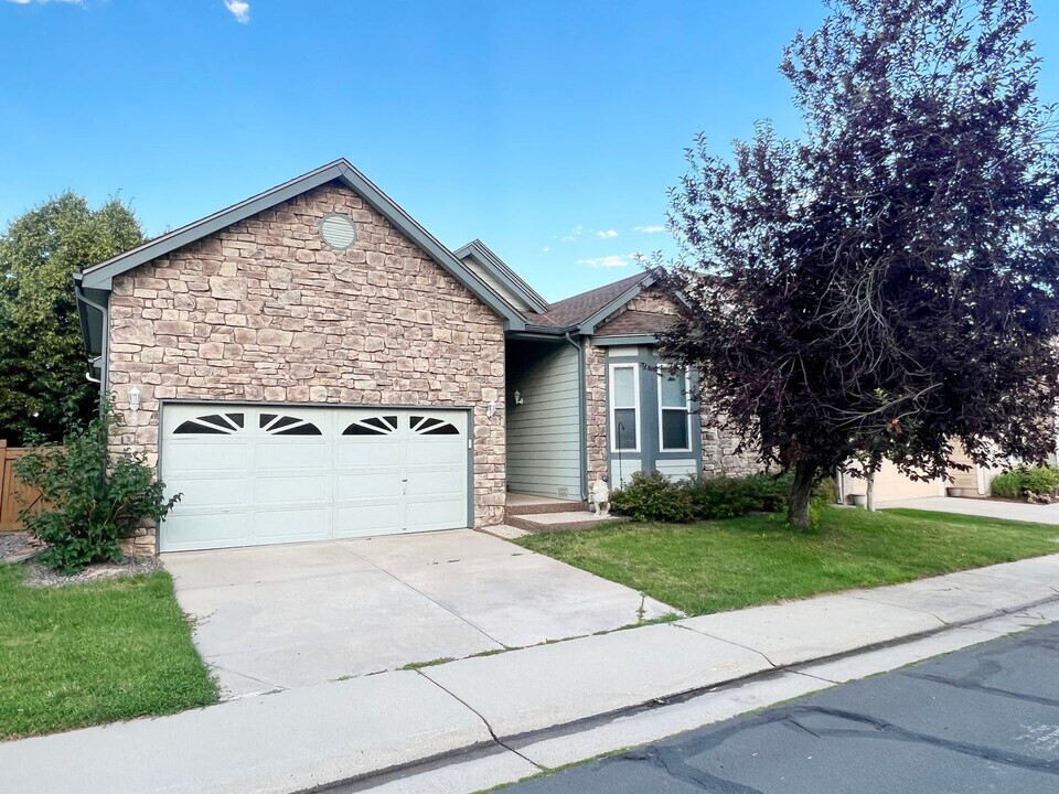 16352 E Hialeah Dr in Centennial, CO - Building Photo