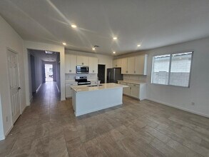 548 Fremont Pass in Apache Junction, AZ - Building Photo - Building Photo