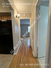 231 Uteg St, Unit Unit 2 in Crystal Lake, IL - Building Photo - Building Photo