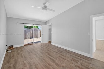 10366 SW 208th Ln in Cutler Bay, FL - Foto de edificio - Building Photo