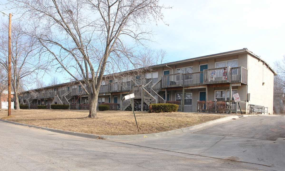 Red Hawk Apartments in Lawrence, KS - Foto de edificio