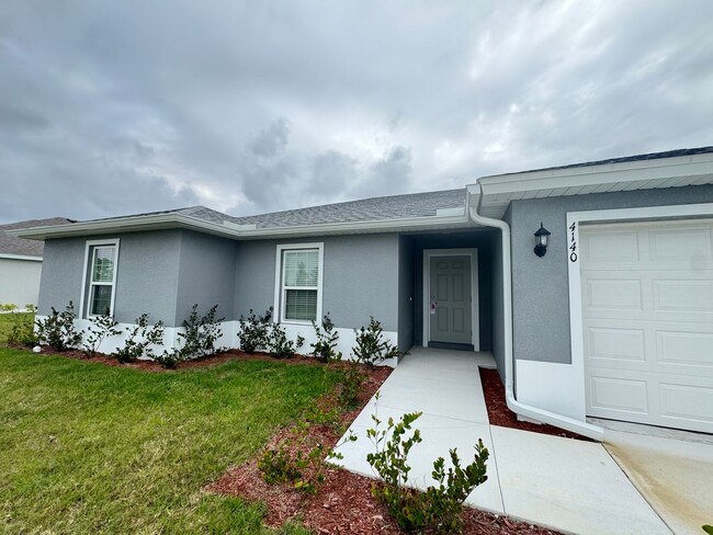 4140 NE 21st Ave in Cape Coral, FL - Foto de edificio - Building Photo