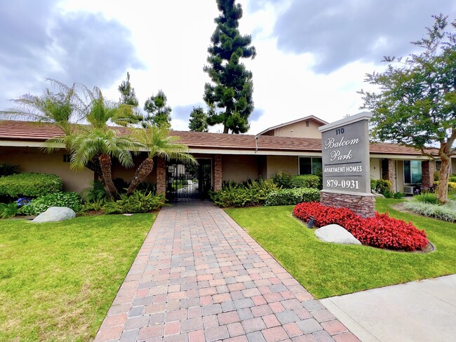 Balcom Park Apartments in Fullerton, CA - Foto de edificio - Building Photo