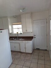 516 E Fredricks St, Unit A in Barstow, CA - Foto de edificio - Building Photo