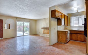 5333 Bellingham Ave in Valley Village, CA - Building Photo - Interior Photo