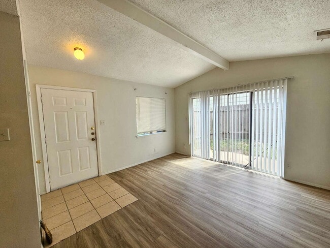 6000 Emerald Forest Dr in Austin, TX - Building Photo - Building Photo