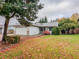 907 E Maple St in Arlington, WA - Building Photo