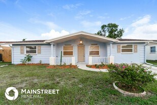 3040 Brompton Dr in Holiday, FL - Building Photo