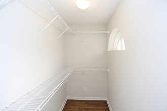 Clayton Place Apartments in St. Louis, MO - Foto de edificio - Interior Photo
