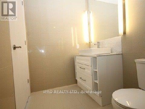 21-421 Clairtrell Rd in Toronto, ON - Building Photo - Building Photo