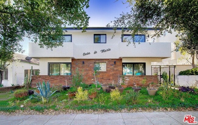 property at 722 Lincoln Blvd