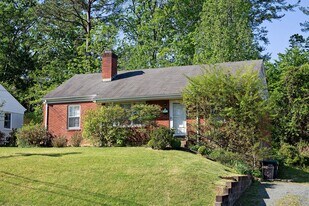 2605 Willard Dr in Charlottesville, VA - Building Photo