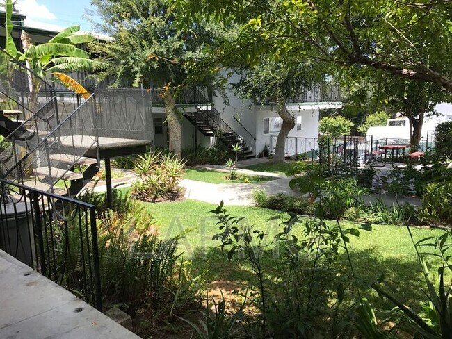 2707 Pomeroy Ave in Los Angeles, CA - Foto de edificio - Building Photo