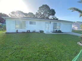2436 Shenandoah St in North Port, FL - Building Photo