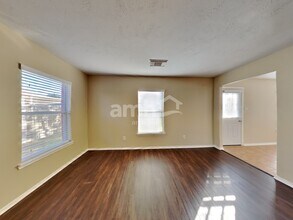 4418 Sprangletop Ave in Baytown, TX - Foto de edificio - Building Photo