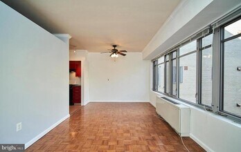 1711 Massachusetts Ave NW, Unit 623 in Washington, DC - Foto de edificio - Building Photo
