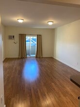 1312 13th St, Unit A in Hood River, OR - Building Photo - Building Photo