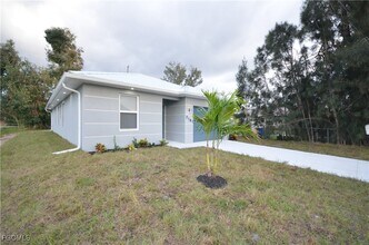 2181 Mitchell Ct in Ft. Myers, FL - Building Photo - Building Photo