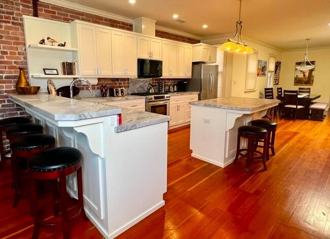 property at 1231 Park St