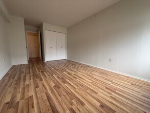 333 Grand Ave, Unit 1A in Palisades Park, NJ - Foto de edificio - Building Photo